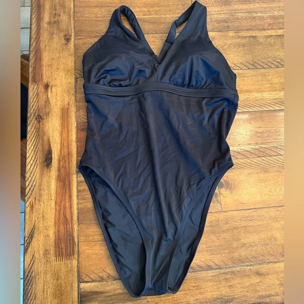 Title Nine Better one swimsuit - Picture 2 of 4